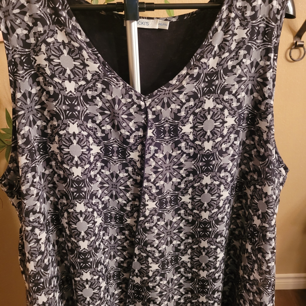 Ricki's Plus Black and Gray Patterned Sleeveless Top - Picture 2 of 7